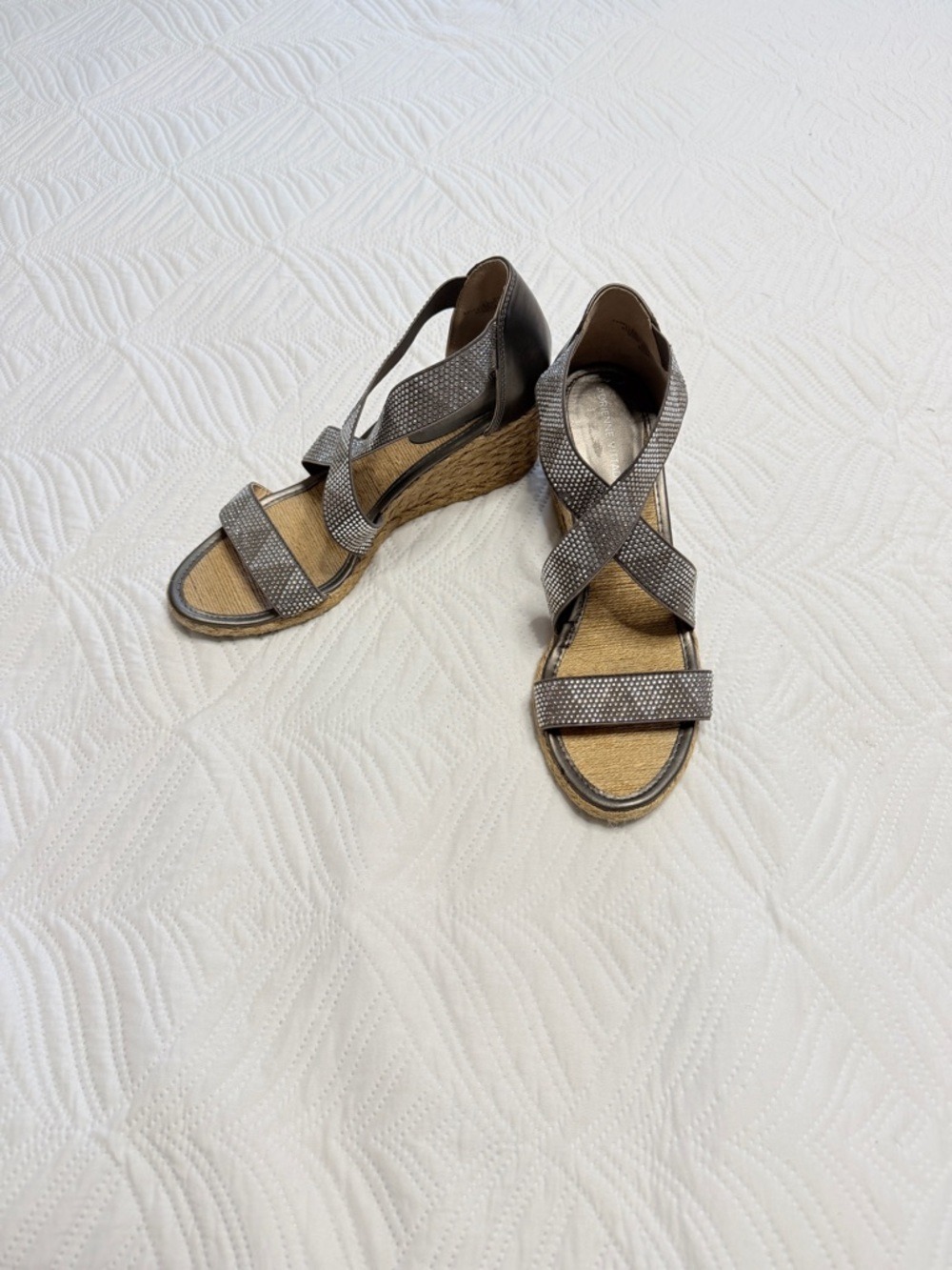 Adrienne Vittadini Women’s Silver Rhinestone Wedge Sandals. Size 8.5